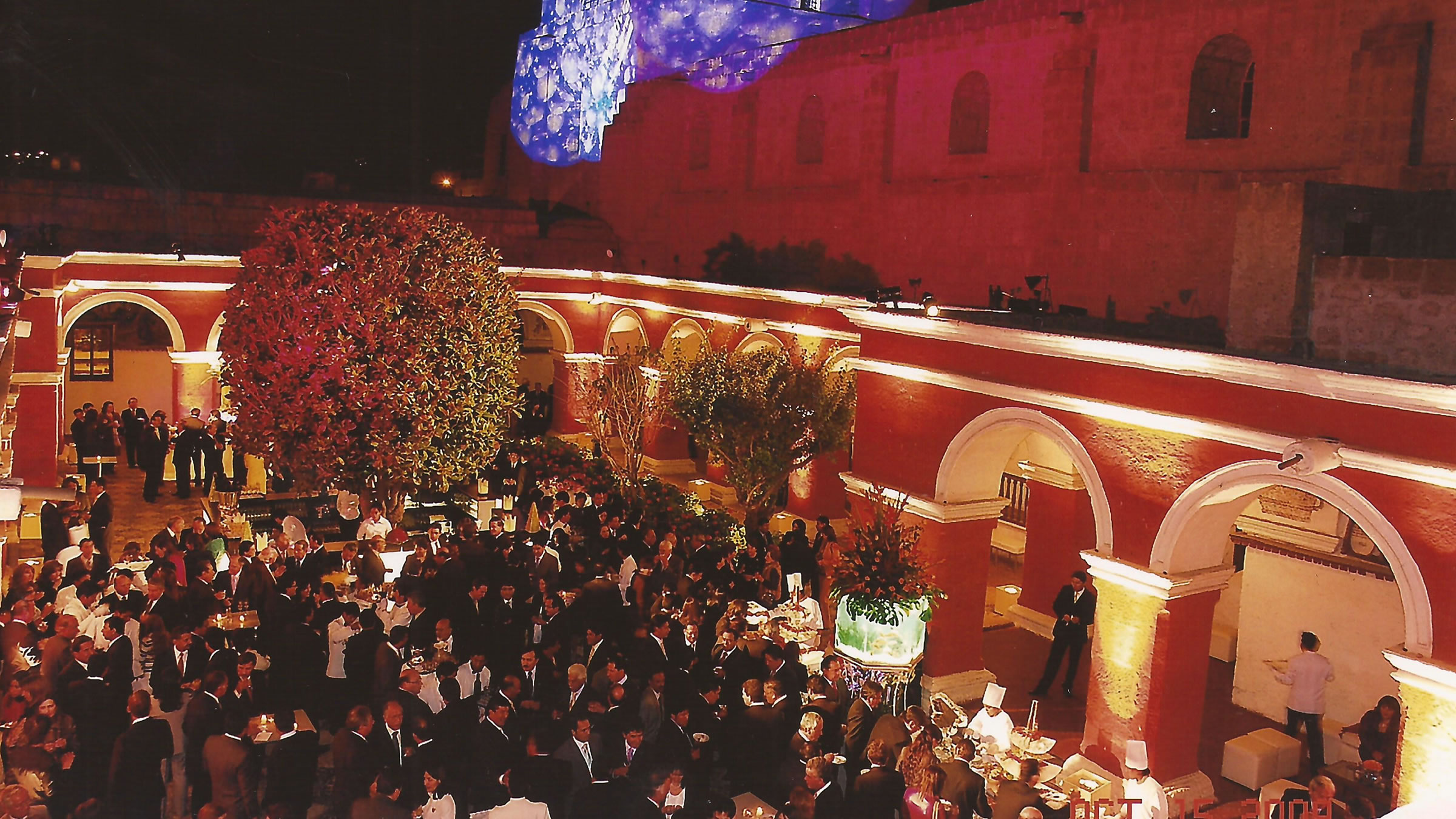 Claustro Mayor iluminado para eventos